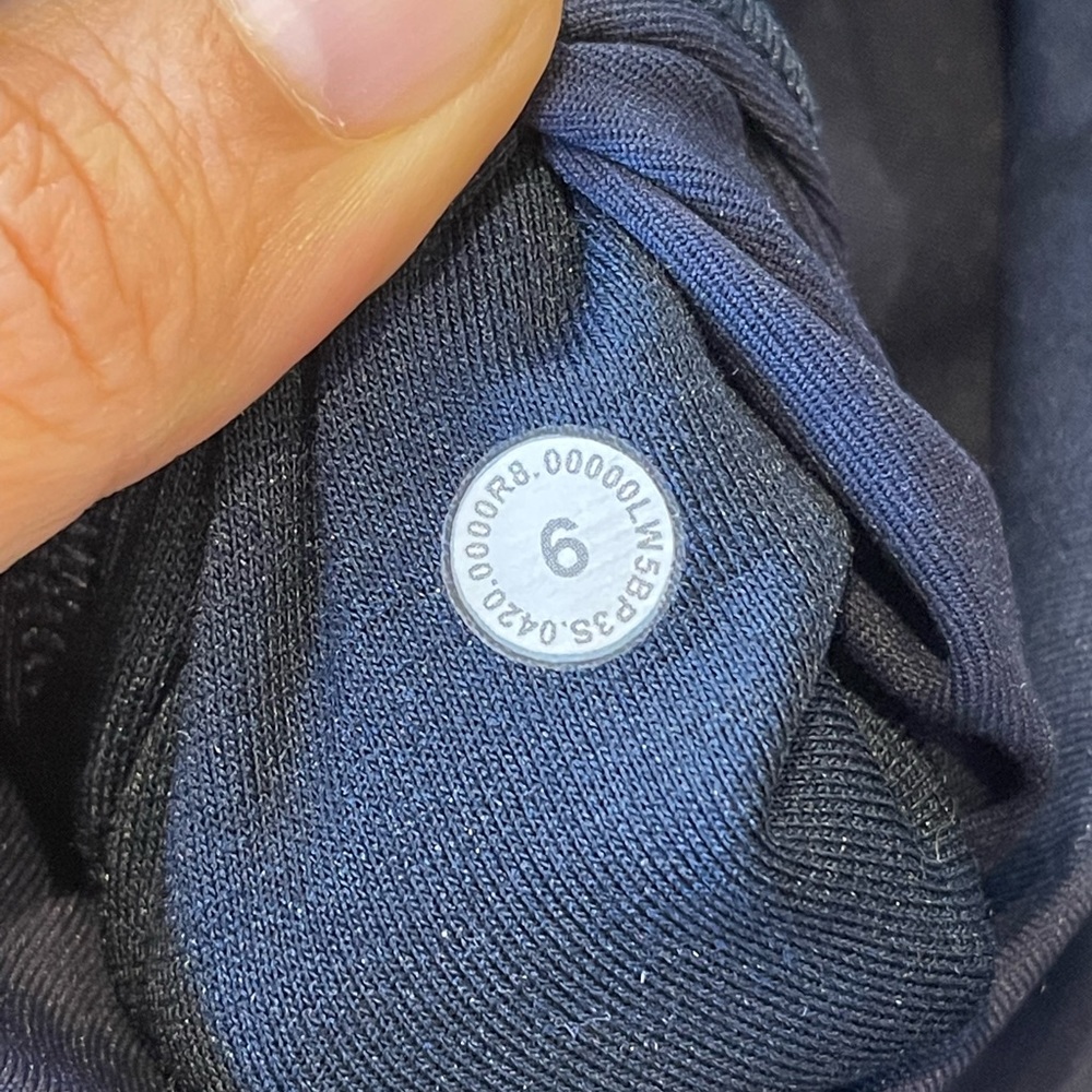 Lululemon - Wunder Under Brushed Luxtreme - Size 6 - EXCELLENT condition - Picture 6 of 8